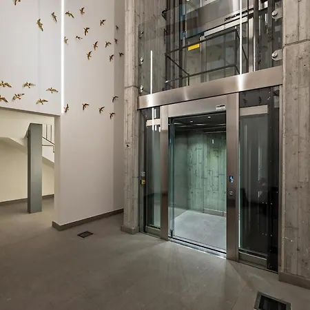 The Golden Duo Two Luxury Units In One Building By Aura Luxury Collection Appartement Como
