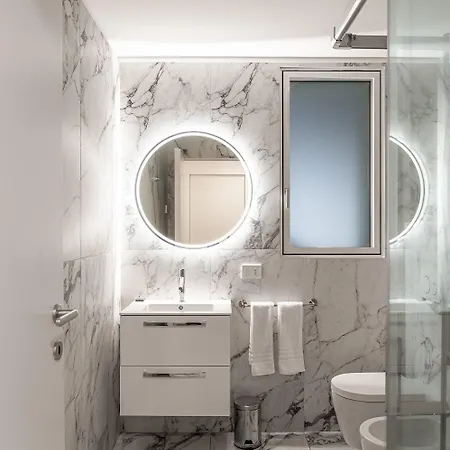 Apartment The Golden Duo Two Luxury Units In One Building By Aura Luxury Collection Como
