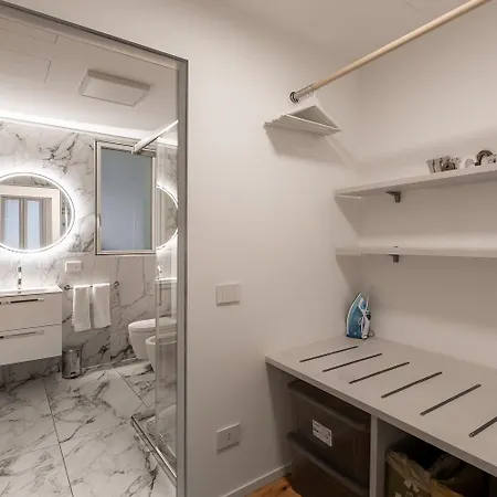 The Golden Duo Two Luxury Units In One Building By Aura Luxury Collection Apartament