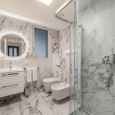 Apartment The Golden Duo Two Luxury Units In One Building By Aura Luxury Collection Como